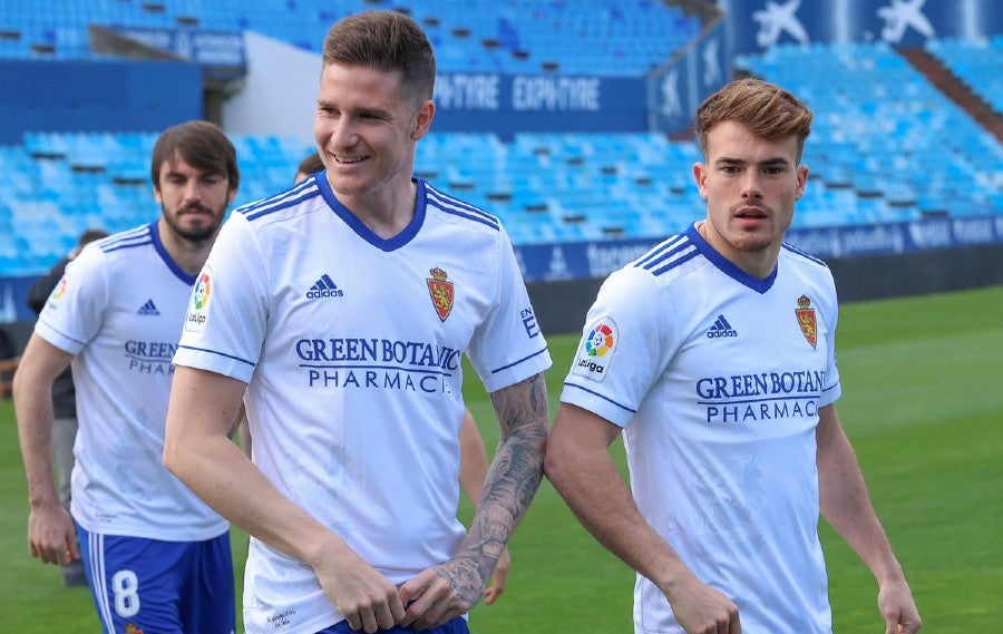 Futbolistas de los Leones durante la toma de la foto oficial de la temporada