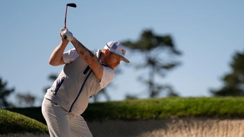 Canelo en un torneo amistoso de golf 