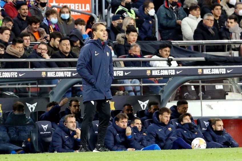 Julen Lopetegui dirigiendo al Sevilla