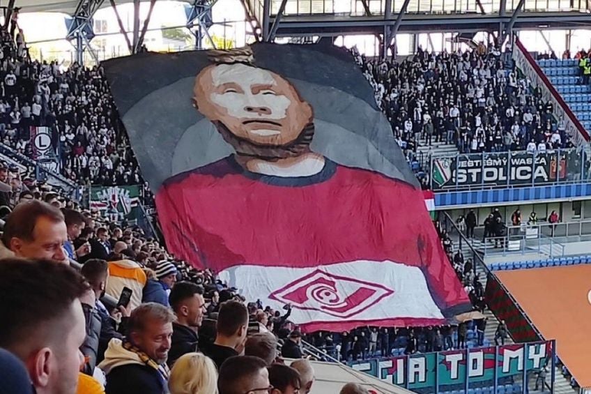 Tifo de Putin previo al partido