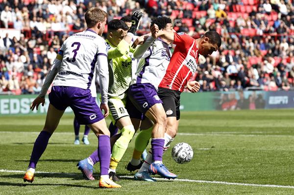 PSV en acción frente al RKC Waalwijk