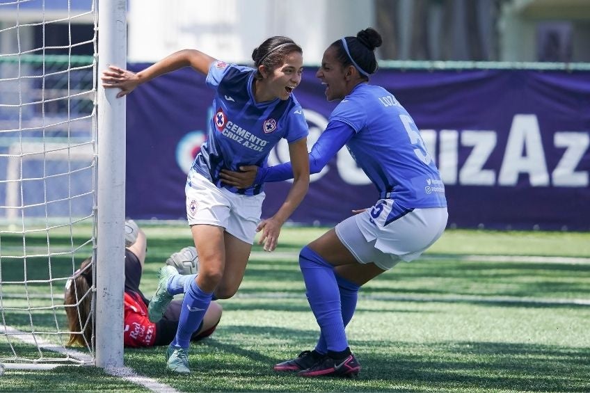 Dalia Molina tras anotar un gol