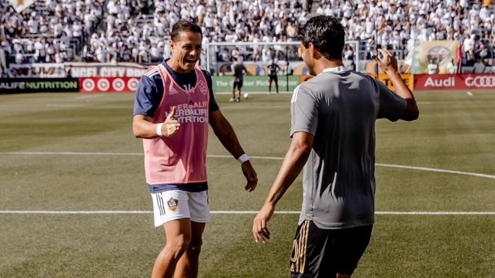 Chicharito y Vela se volvieron a enfrentar 