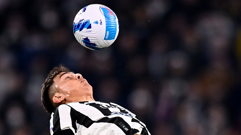 Dybala en un partido de la Juventus en la Serie A