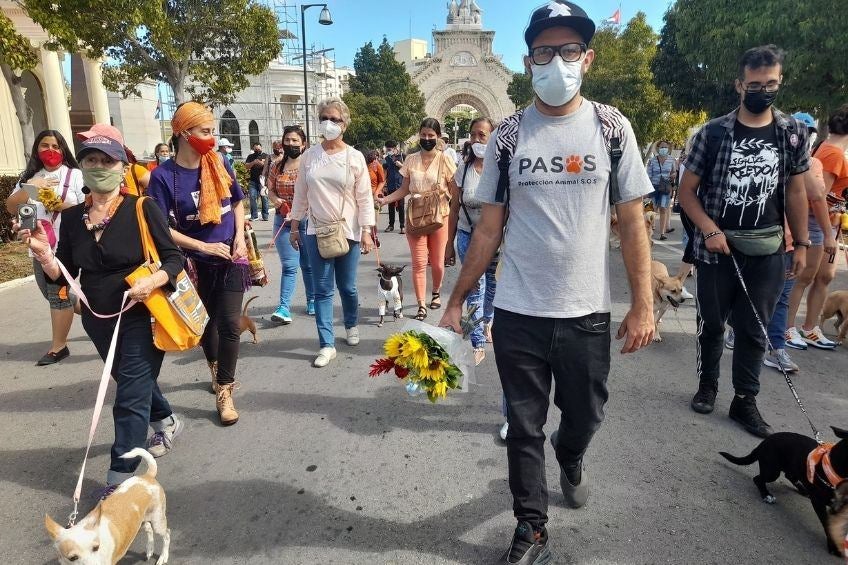 Personas manifestándose en La Habana