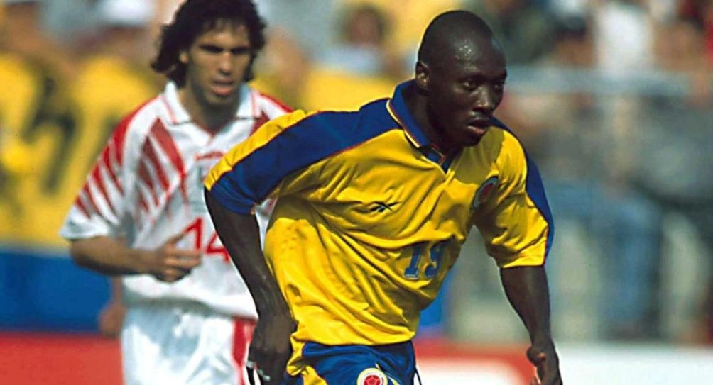 Freddy Rincón en un partido de Colombia