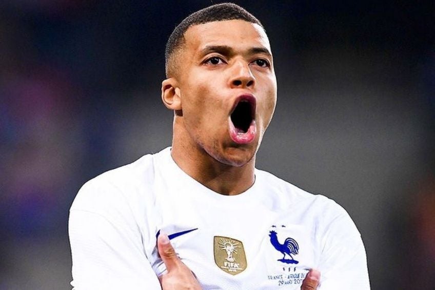 Mbappé festejando su anotación