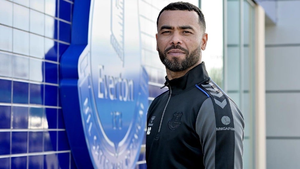 Ashley Cole se integra al equipo de trabajo del Everton