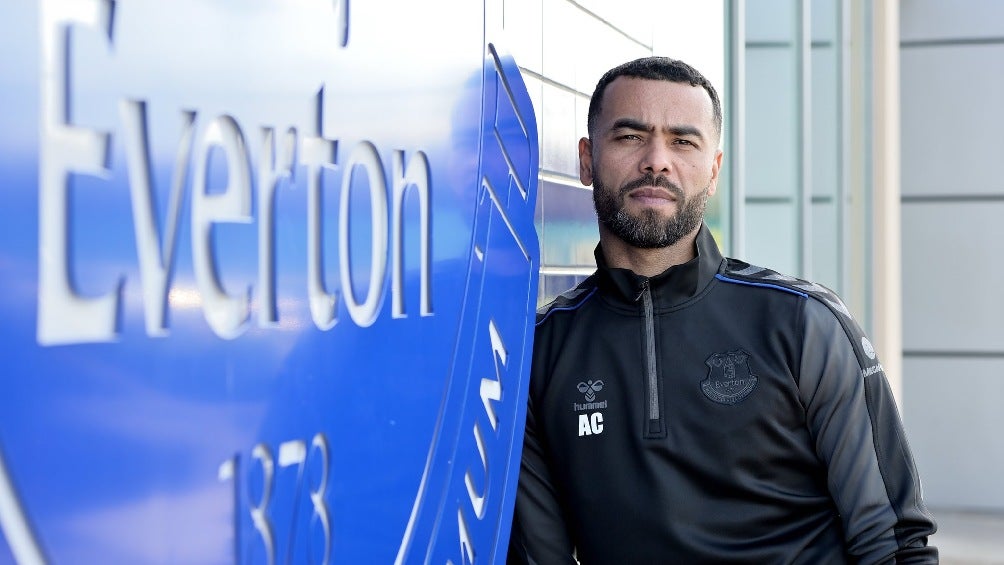 Ashley Cole se integra al equipo de trabajo del Everton