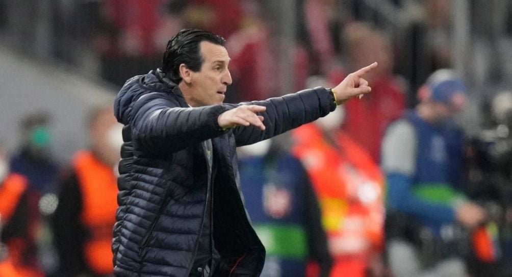 Unai Emery dirigiendo al Villarreal