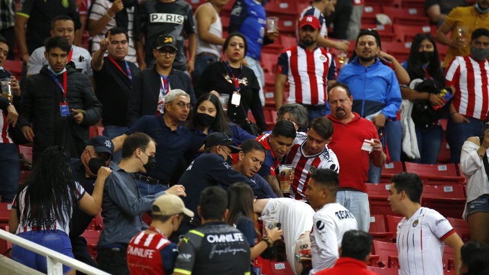 Afición de Chivas hizo grito homofóbico en partido ante Monterrey