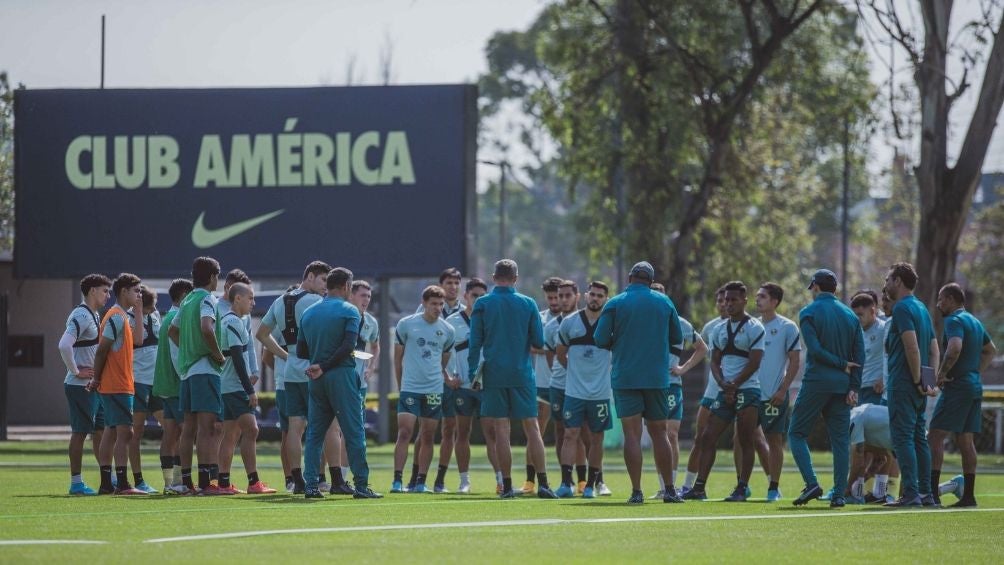 Jugadores del América en un entrenamiento 