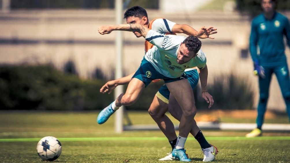 Jugadores del América en un entrenamiento 