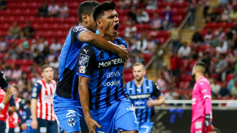 Jesús Gallardo celebra gol ante Chivas