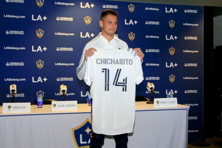 Chicharito presentado con el LA Galaxy