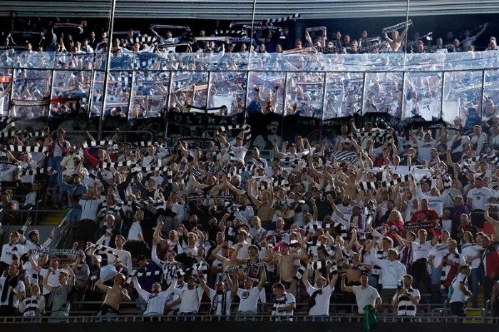 Aficionados del Frankfurt en el Camp Nou