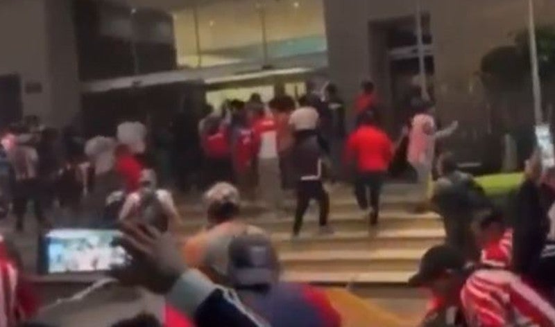 Barristas en el hotel de concentración de Chivas