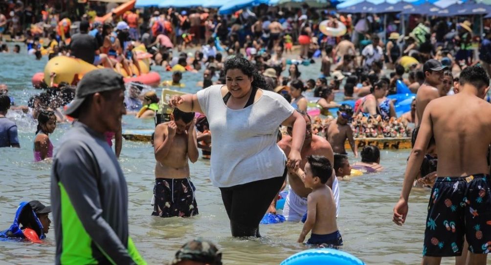 Personas en Acapulco