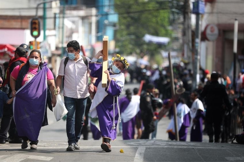 Personas durante los festejos de Semana Santa