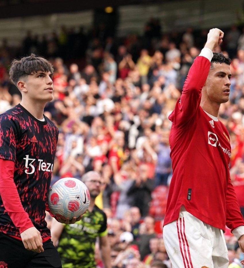 Cristiano Ronaldo y Garnacho tras la victoria del United