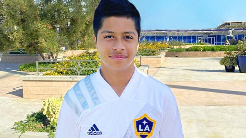 Alex Alcalá en su llegada al LA Galaxy