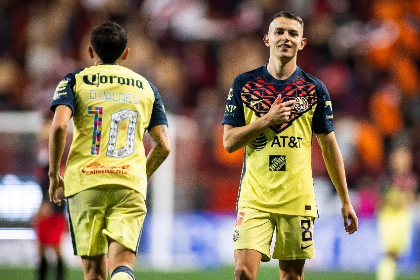 Álvaro Fidalgo celebrando su gol con América 