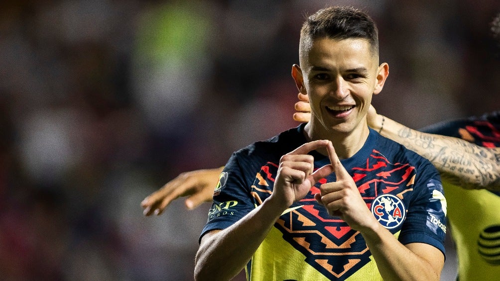 Álvaro Fidalgo celebrando su gol con América 