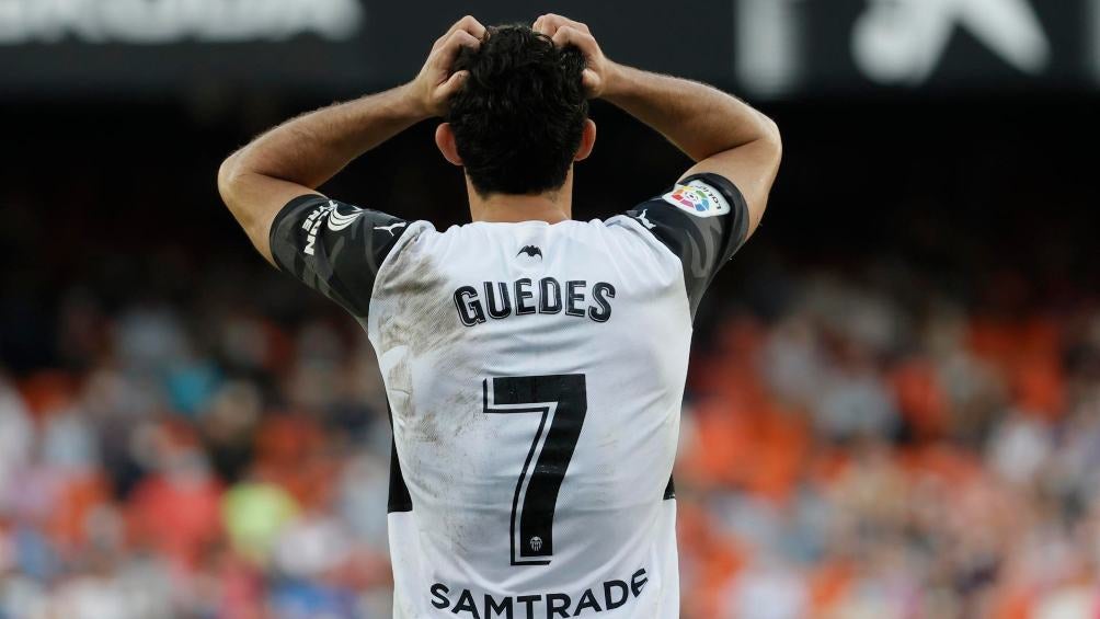 Guedes porta el dorsal '7', número que uso el 'Piojo' en su época