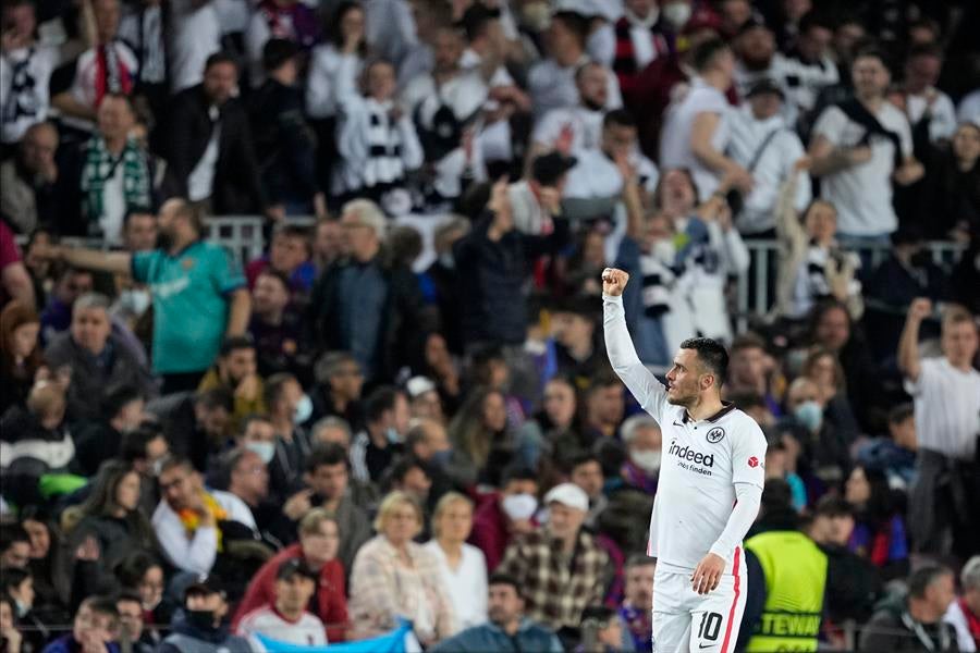 Las gradas del Camp Nou se llenaron de fans del Frankfurt