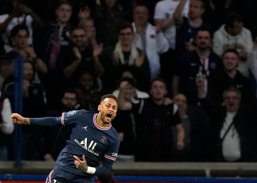 Neymar celebrando su gol