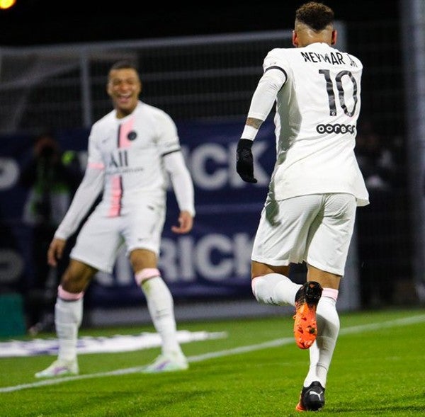 Mbappé y Neymar durante partido