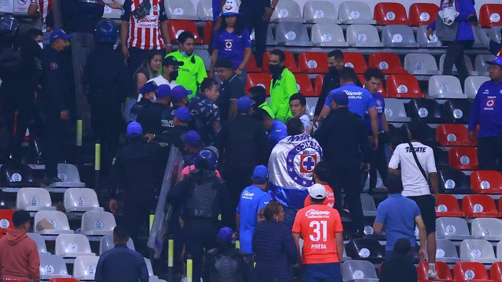 Violencia en el Cruz Azul vs Chivas