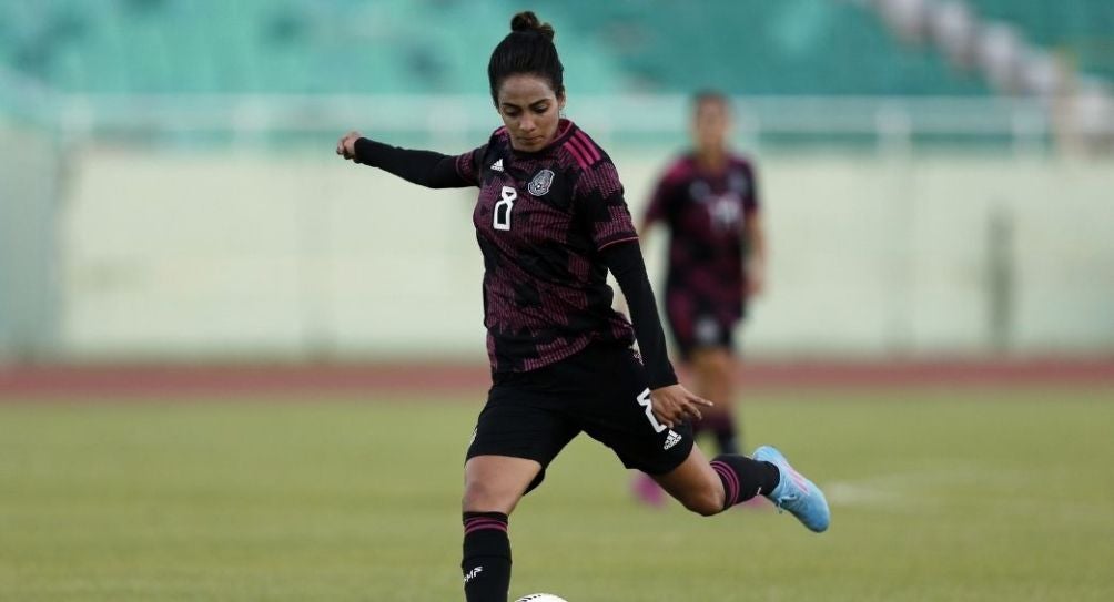 Carolina Jaramillo durante un partido de México