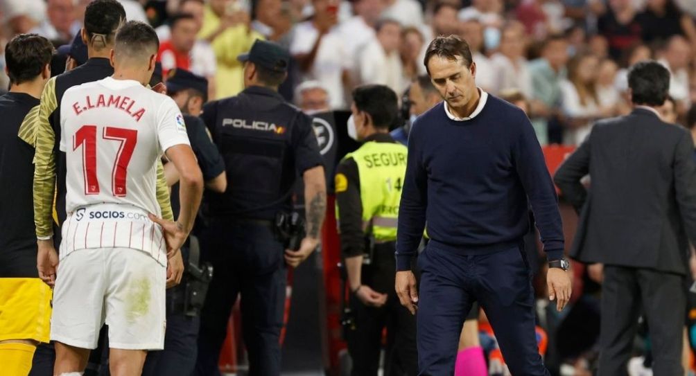 Julen Lopetegui lamentando un gol en contra