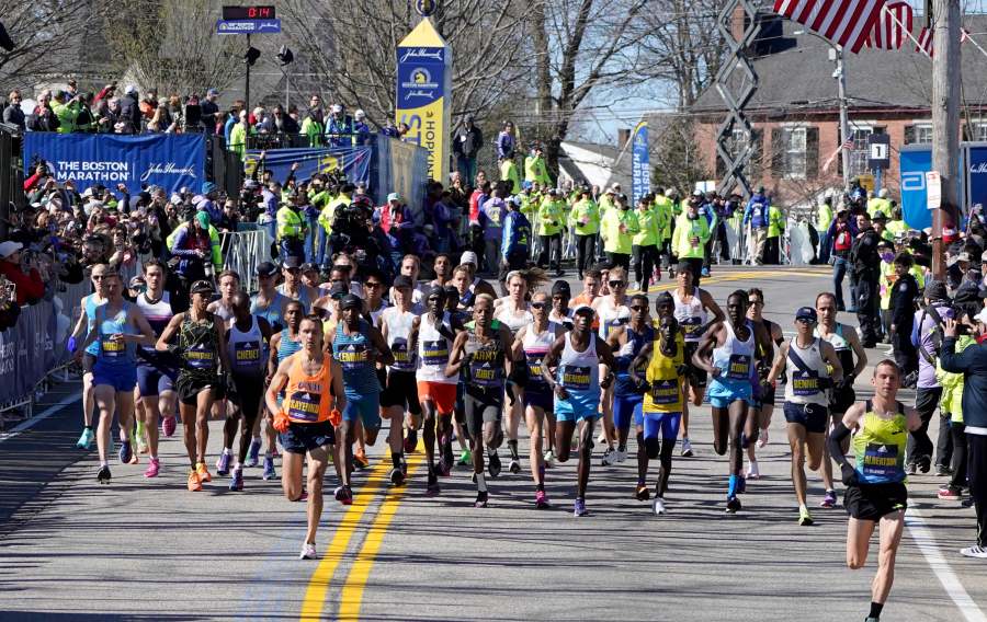Primeros kilómetros del Maratón de Boston número 126