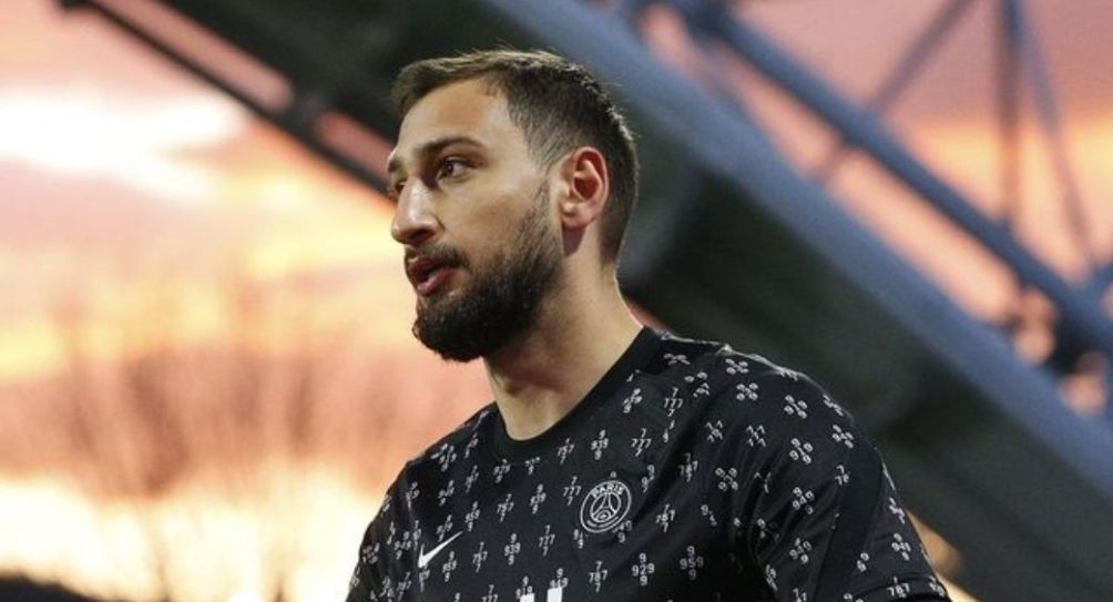 Gianluigi Donnarumma previo a un partido del PSG