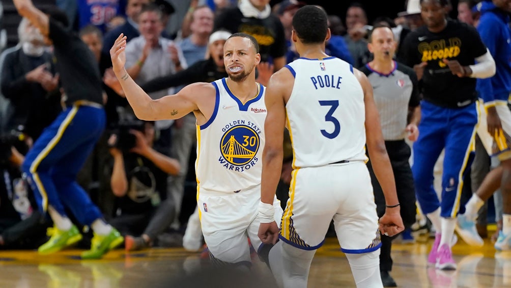 Stephen Curry en festejo tras anotación