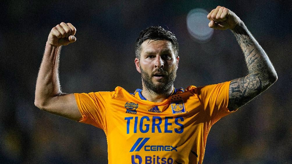 André-Pierre Gignac festejando gol con Tigres en partido de Liga MX