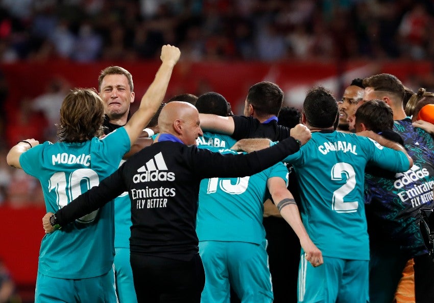 Real Madrid celebrando la victoria vs Sevilla