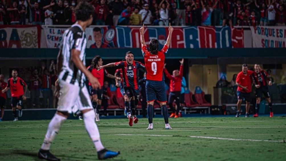 Moreno Martins festejó su gol con el Cerro