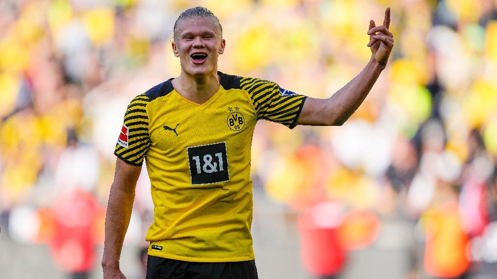 Haaland jugando partido con el Borussia Dortmund en la Bundesliga