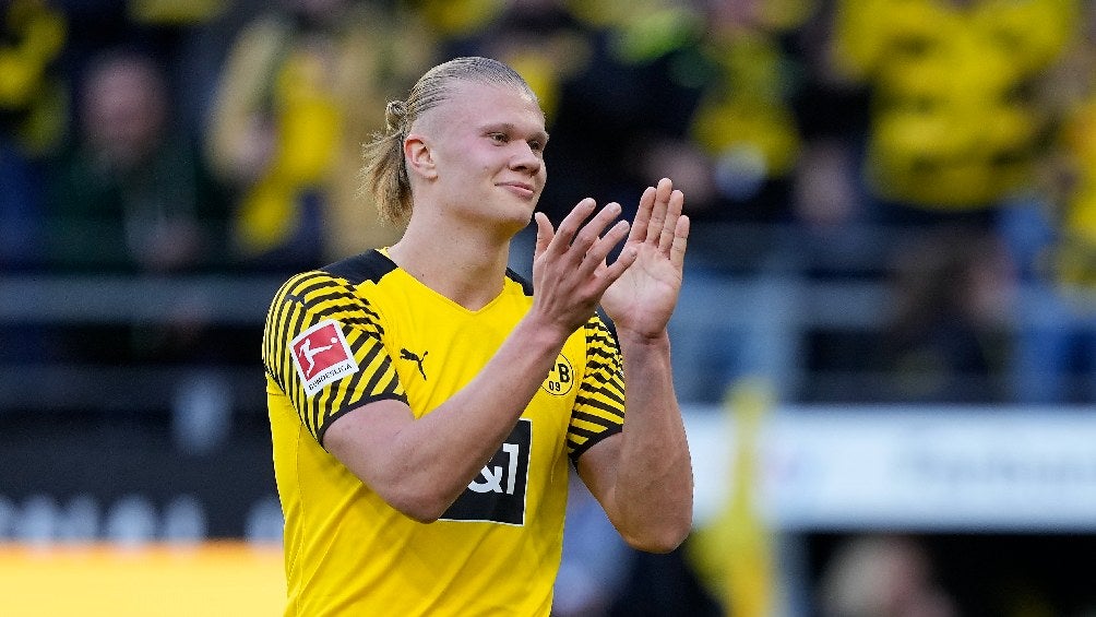 Haaland jugando partido con el Borussia Dortmund en la Bundesliga