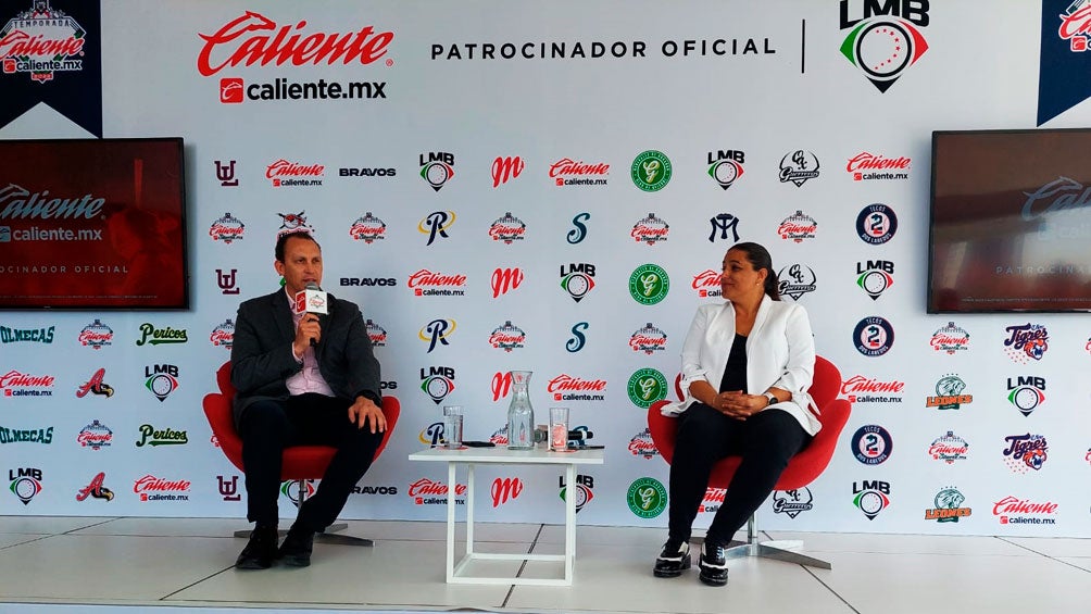 Horacio de la Vega y Fernanda Sainz en presentación