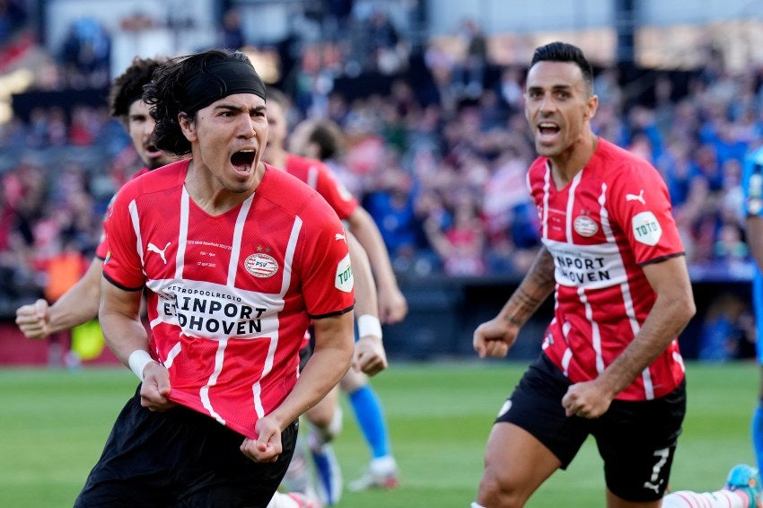 Erick Gutiérrez tras anotar gol ante el Ajax