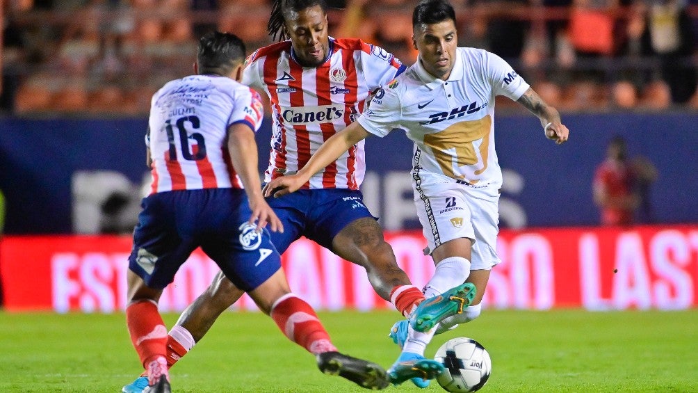 Leo López en acción frente a San Luis