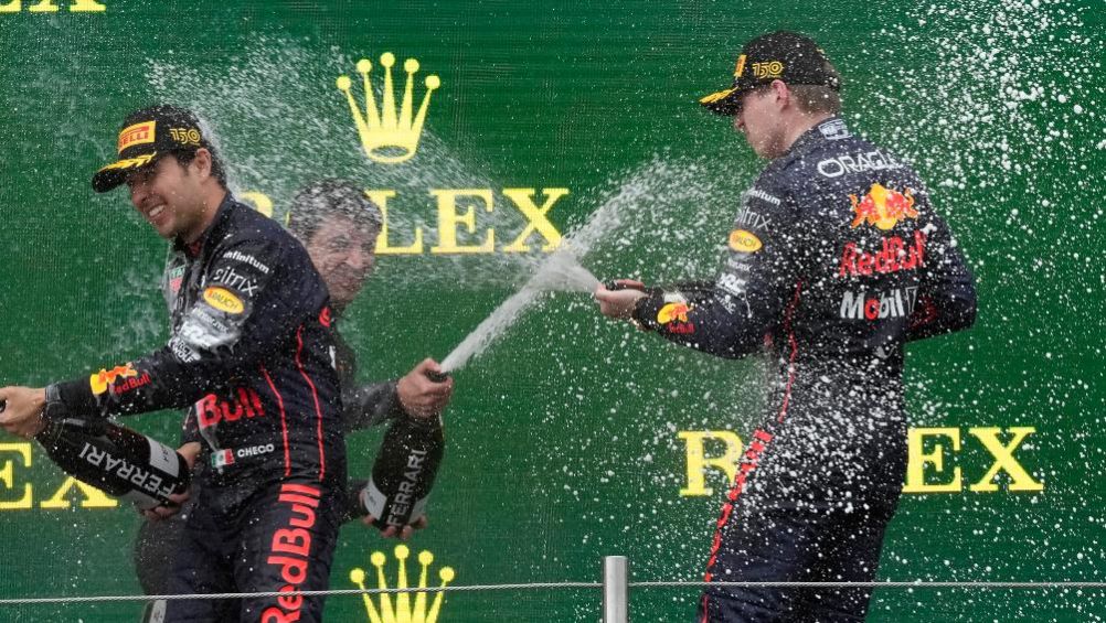 Sergio Pérez y Verstappen celebrando el podio