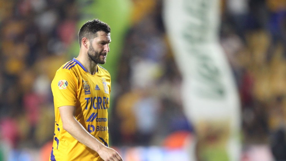 André-Pierre Gignac durante un partido con Tigres