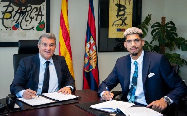 Joan Laporta y Ronald Araujo