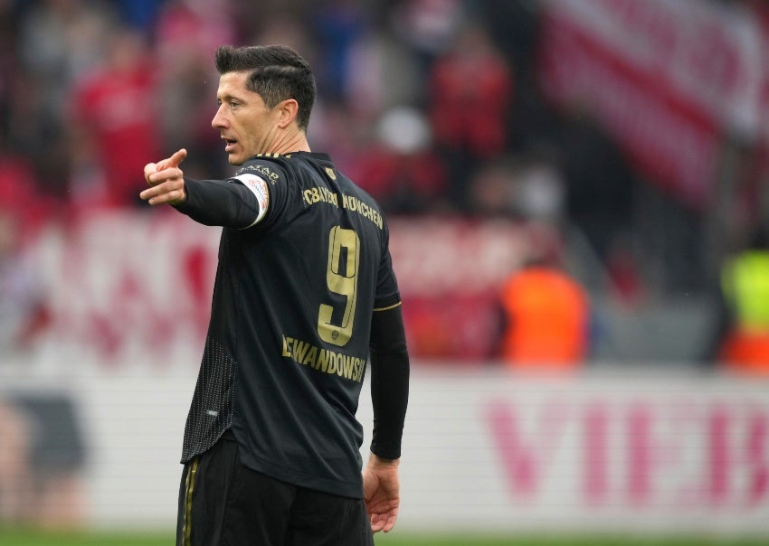 Robert Lewandowski en el juego entre el Bayern y Mainz