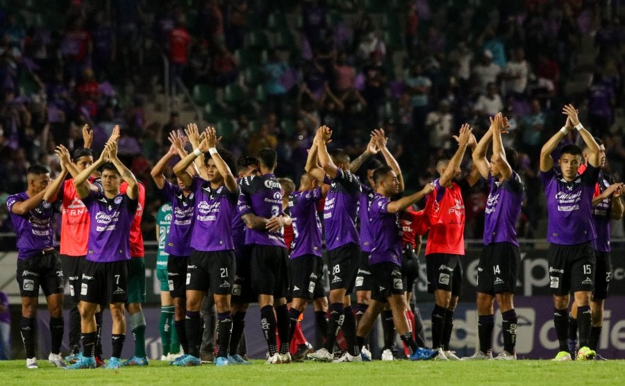 Jugadores de Mazatlán tras vencer a Puebla